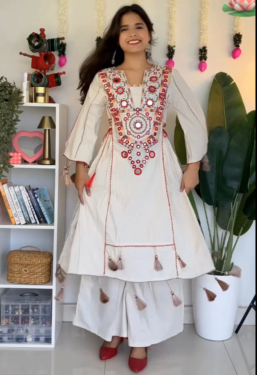 Black Embellished Kurta Set for Women – Sleeveless Kurti with Dupatta & Straight Pants - Image 2