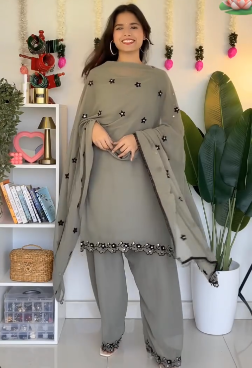 Black Embellished Kurta Set for Women – Sleeveless Kurti with Dupatta & Straight Pants - Image 4
