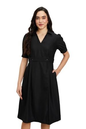 Sleek All-Black Power Look